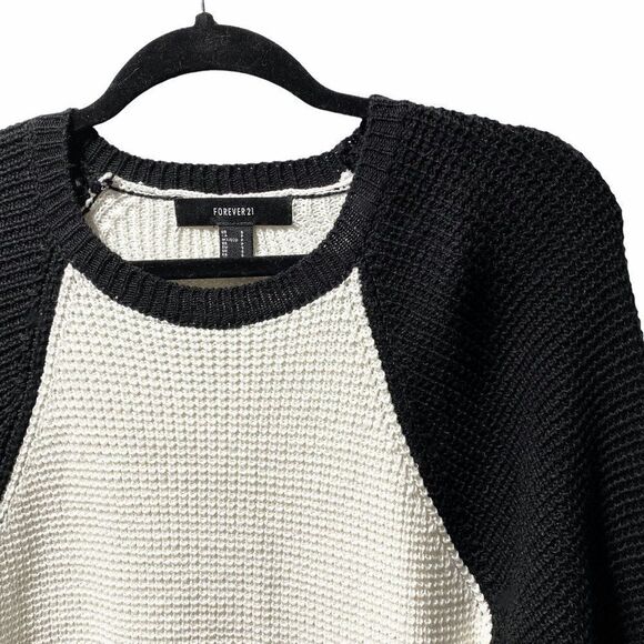 F21 Women's Colour Block Sweater Cream/Black - Picture 2 of 3
